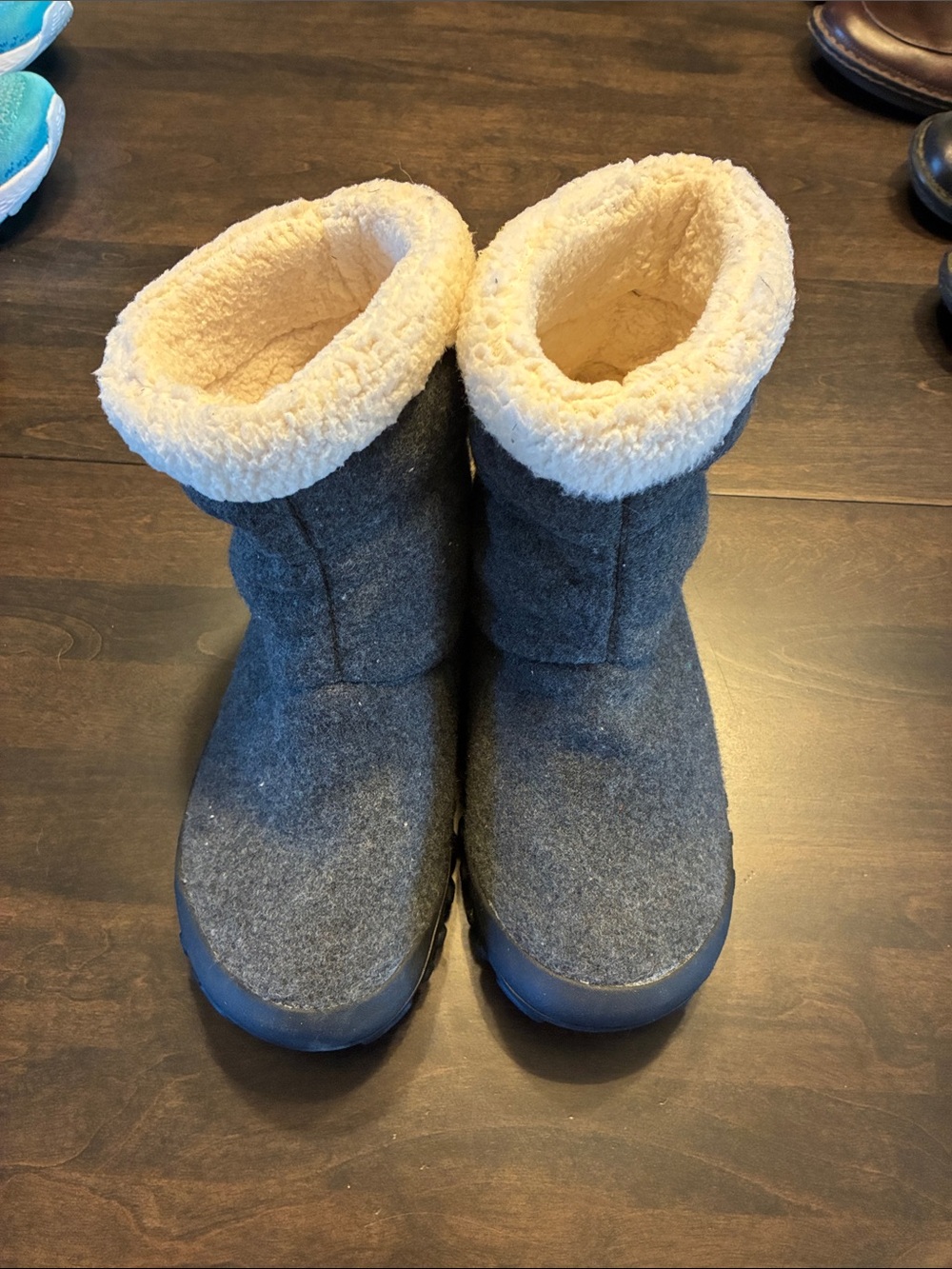 Boggs Moc Winter Boot - Gray with Cream Fleece Lining